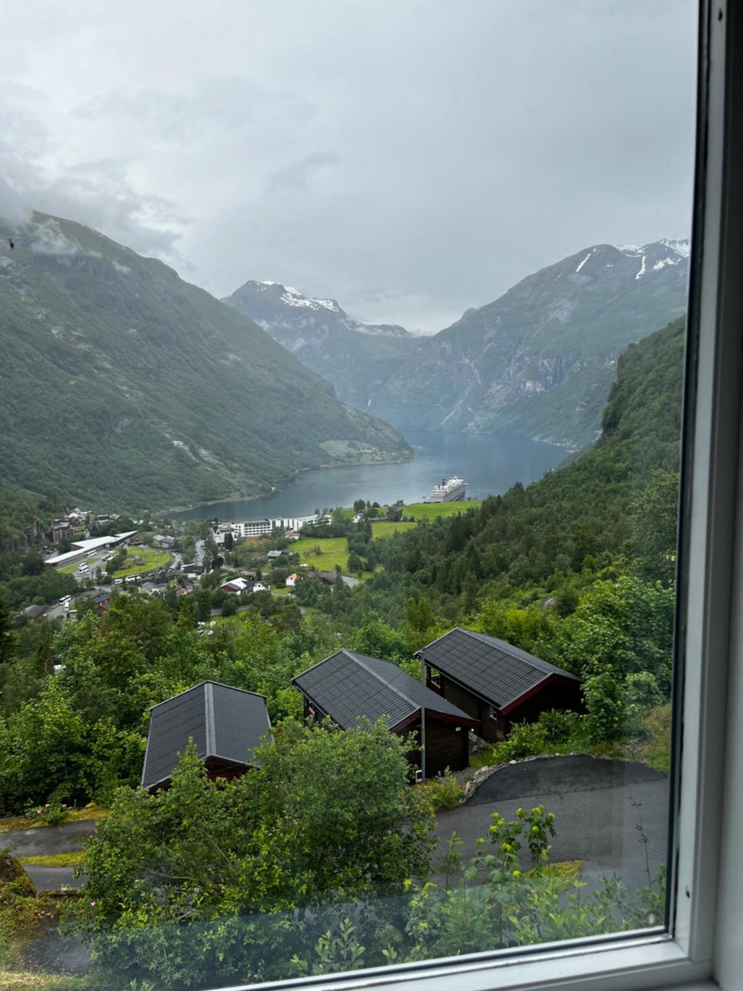 Fossen Accommodation Гайрангер Стая снимка