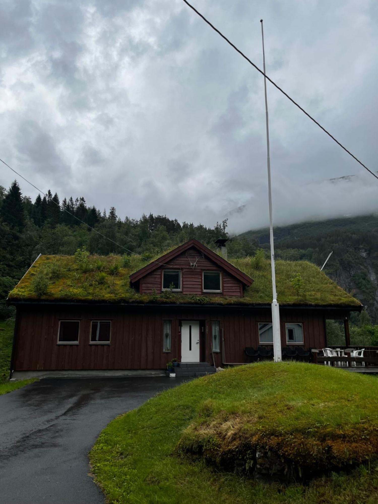 Fossen Accommodation Гайрангер Стая снимка