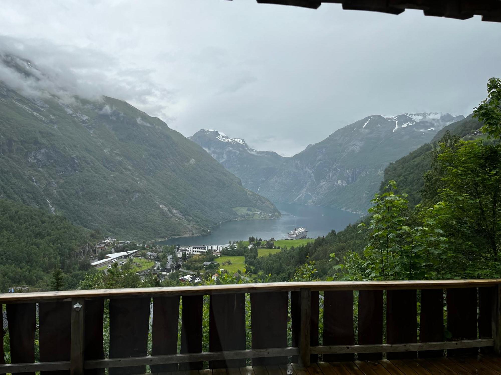 Fossen Accommodation Гайрангер Стая снимка